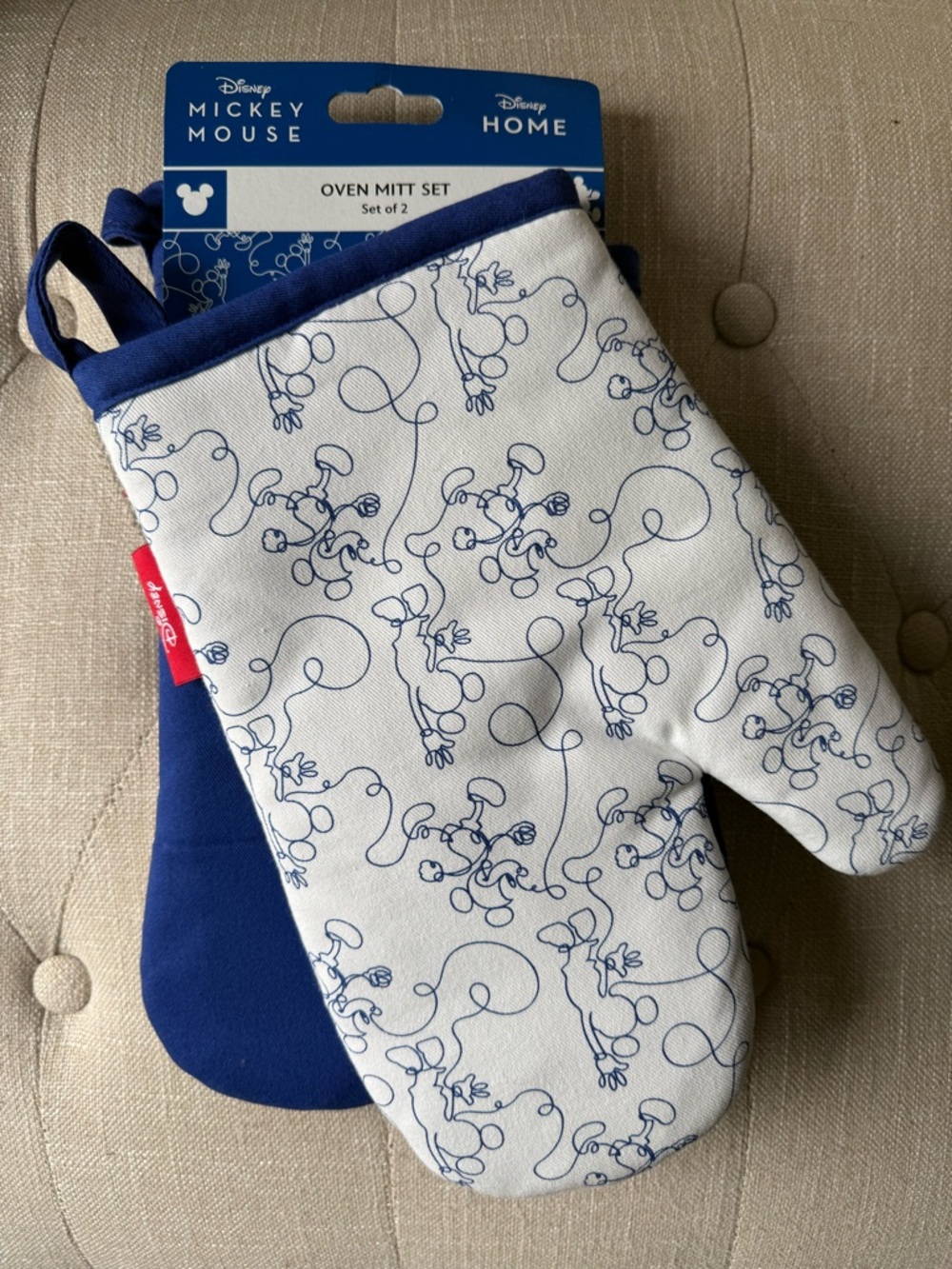 Disney Home Mickey Mouse Oven Mitt Set – Bon Voyage Collection - Picture 4 of 4